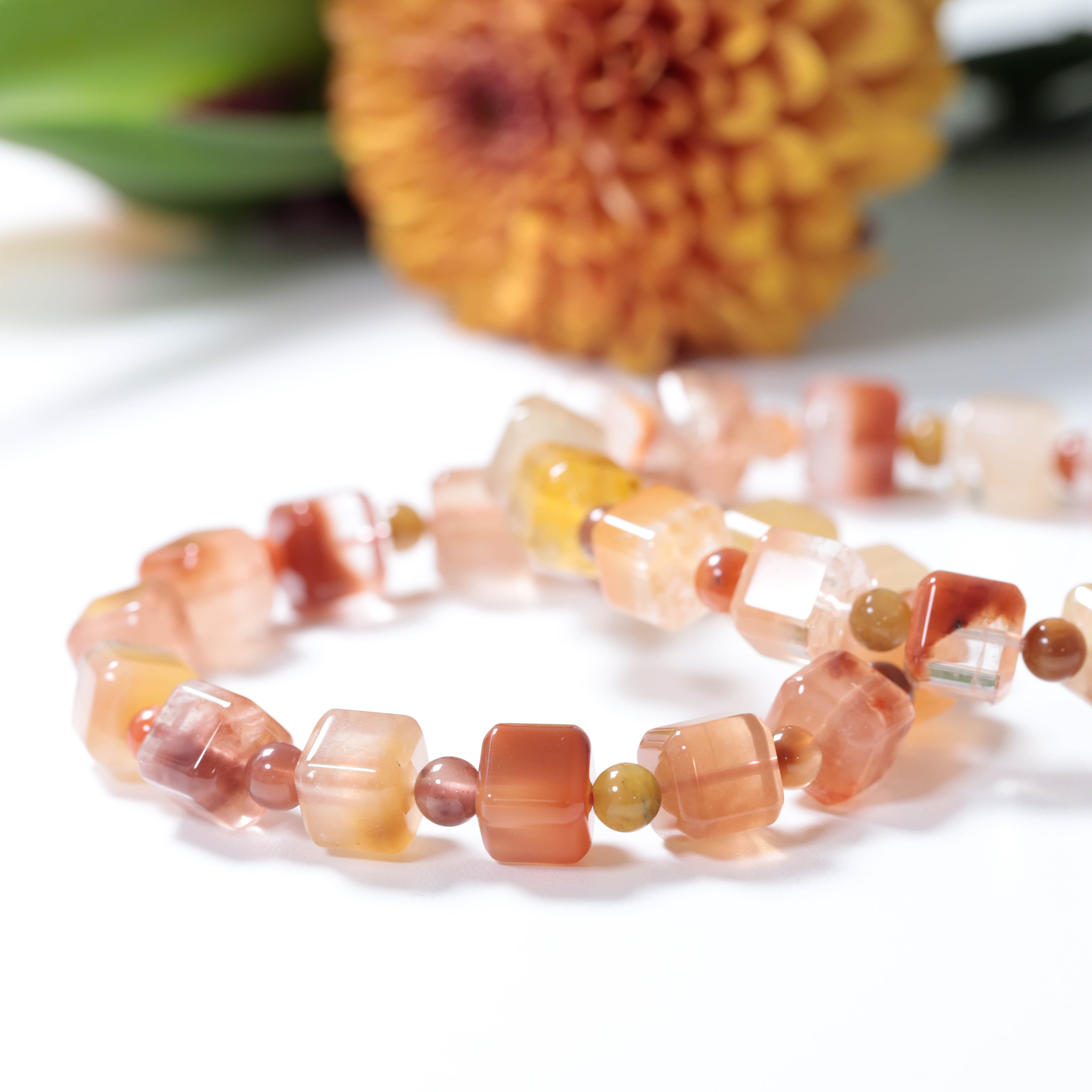 アンフィボールインクォーツキューブカット